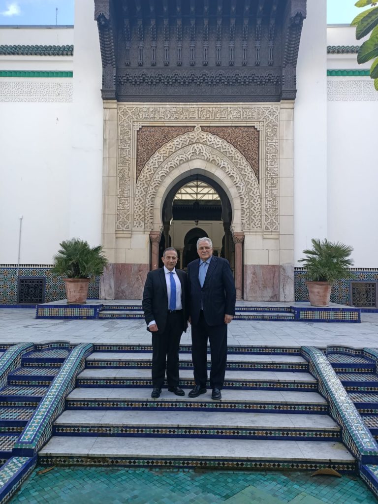 VISITE DE COURTOISIE DE MONSIEUR LE CONSUL GÉNÉRAL D’ALGÉRIE A PARIS Consulat Général d VISITE DE COURTOISIE DE MONSIEUR LE CONSUL GÉNÉRAL D’ALGÉRIE A PARIS Consulat Général d